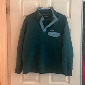 Woman’s Patagonia teal pull over size M